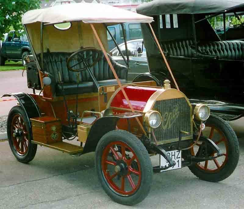 Commons identifies a two-seat Opel 4/8 PS Doktorwagen from 1910. It matches the requested two-seat body and model, but is one year later than the 1909 profile.