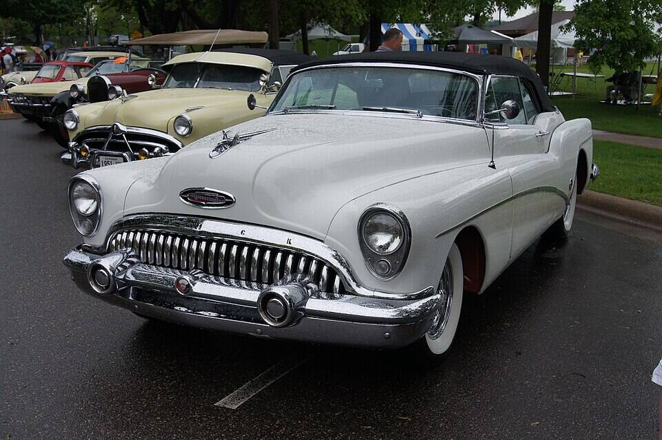 Commons identifies a 1953 Buick Skylark Convertible. The file page does not separately prove the Model 76X chassis code.