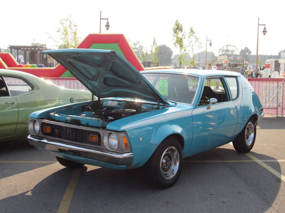 Correct 1970–71 launch body, but the source does not identify exact year, four-passenger configuration, 199 cu in engine or three-speed manual; representative launch-era Gremlin imagery.
