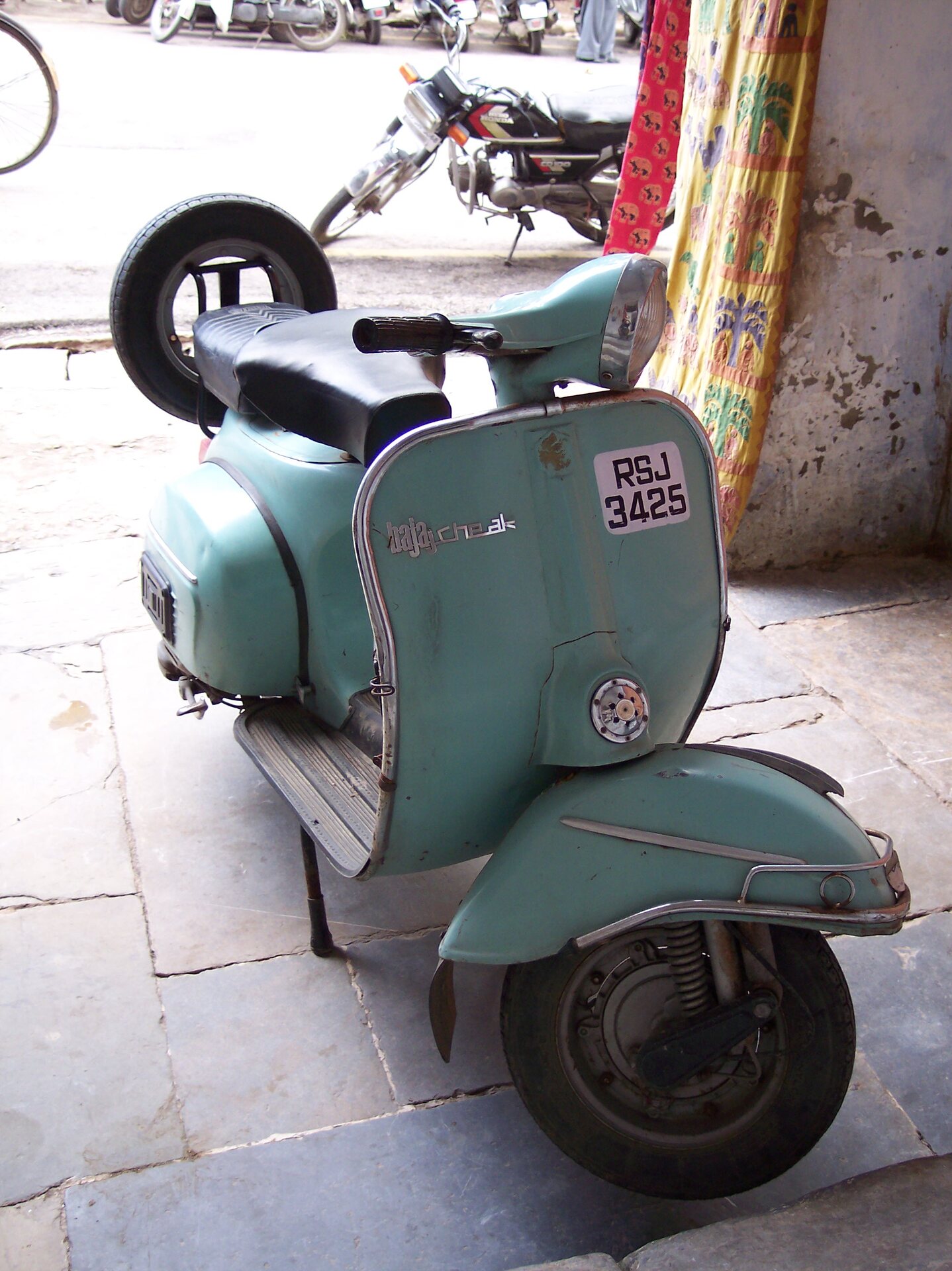 Exact Chetak 150 family; vehicle year, first-series 1972 specification, and licensed-Vespa-era detail are not established.