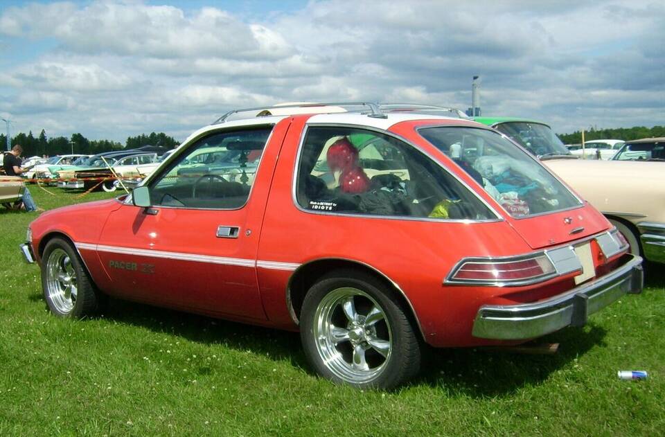 Commons identifies a 1975/76 AMC Pacer X and explicitly notes non-original wheels and white stripes. It does not establish 258/automatic specification.