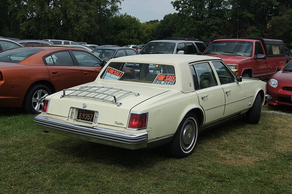 Commons identifies a 1976 Cadillac Seville. The profile's launch-market fuel-injected mechanical specification is not independently proven by the image.
