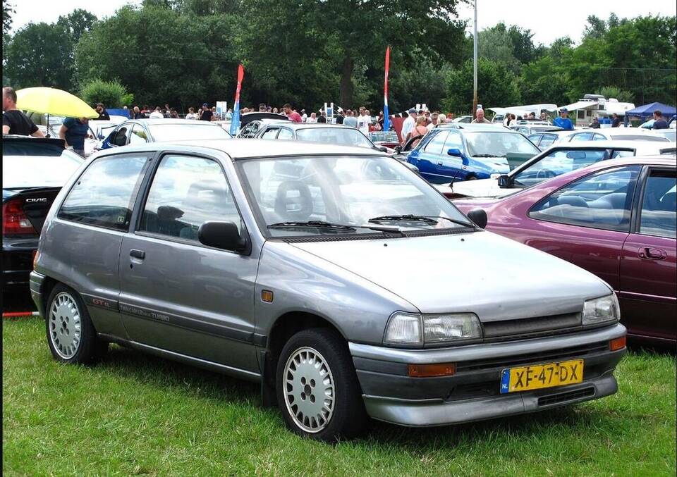Exact G100 Charade GTti variant, photographed as a 1989 car; representative one-model-year difference from the 1988 profile.