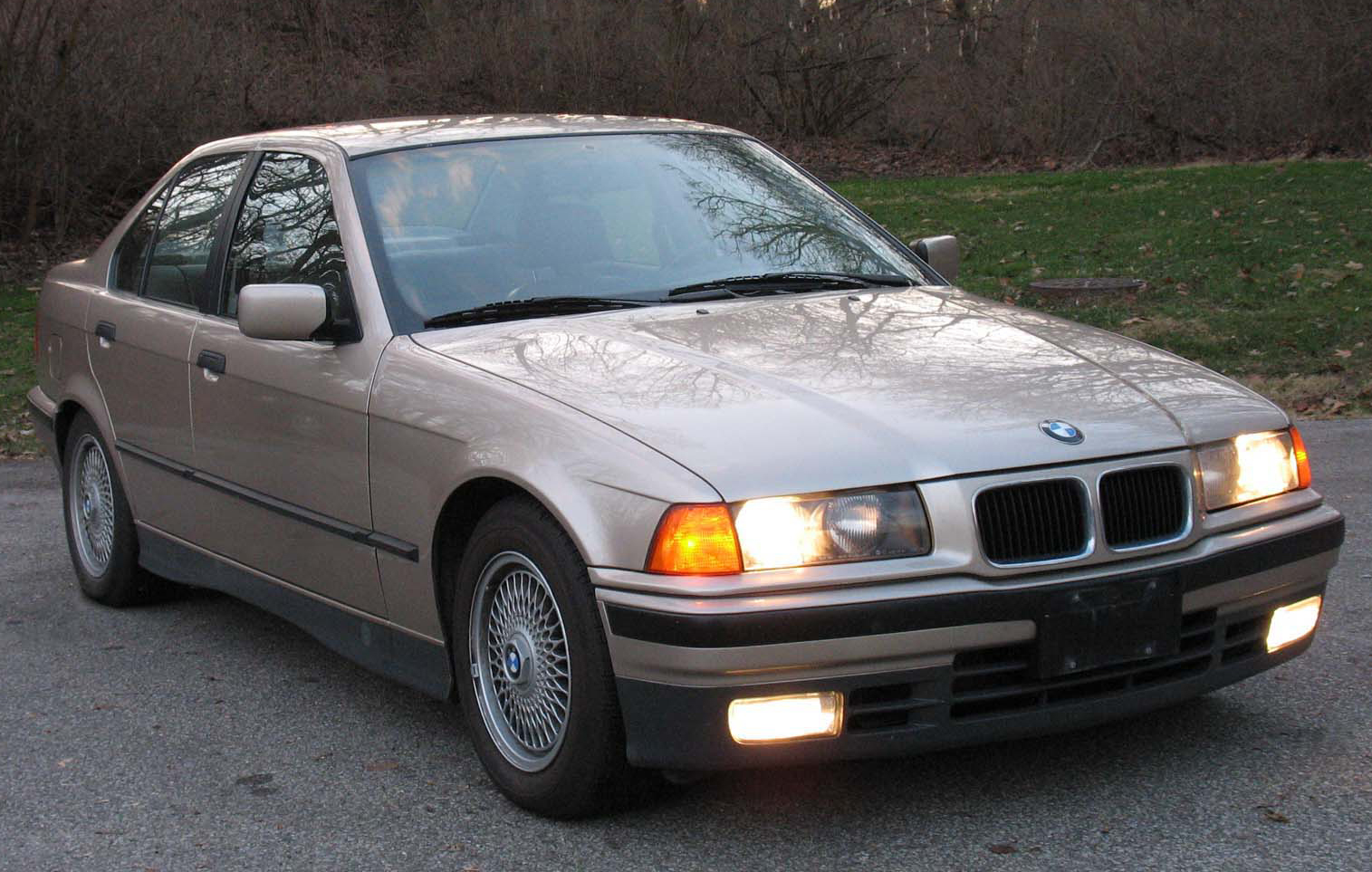 Exact E36 325i four-door body/trim, representative 1993 rather than 1991; sales market and transmission are not established.