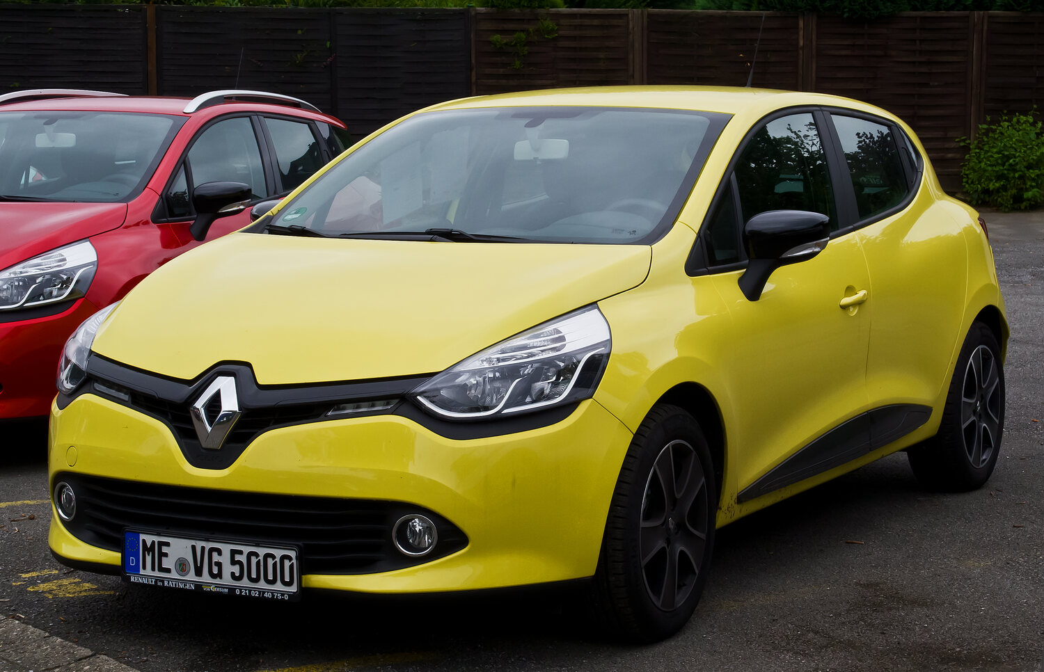 Exact Clio IV Dynamique ENERGY TCe 90 Start & Stop eco² trim and powertrain family; photographed in Germany in 2014