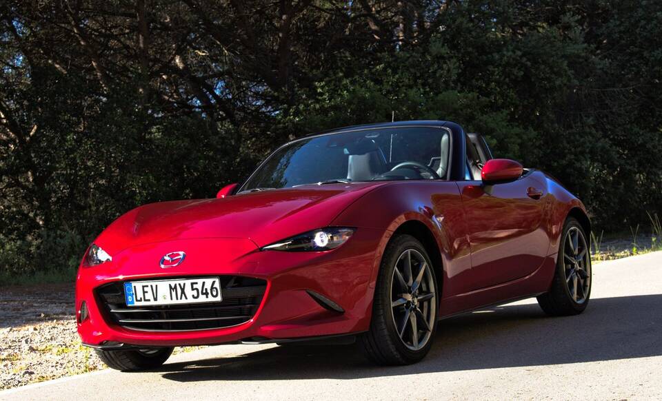 Commons identifies a 2015 Mazda MX-5 ND with the 2.0 SKYACTIV-G 160 engine. It is left-hand-drive and therefore representative rather than proof of the UK-market/manual configuration.