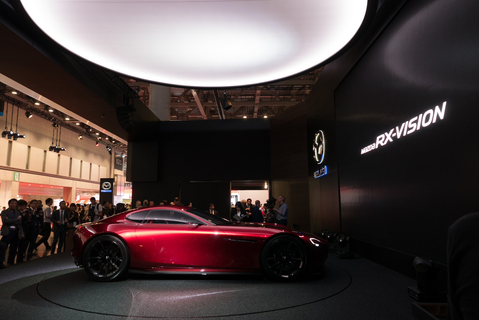 Exact red physical RX-VISION reference exhibit unveiled at the 2015 Tokyo Motor Show; not the later black-and-green RX-VISION GT3 virtual racer.