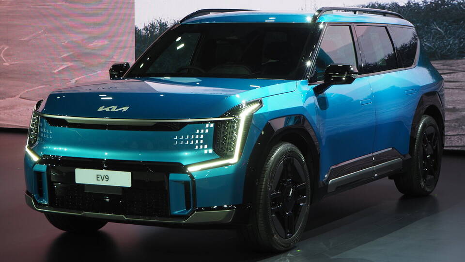 exact-model-year-trim-and-awd-different-market-display