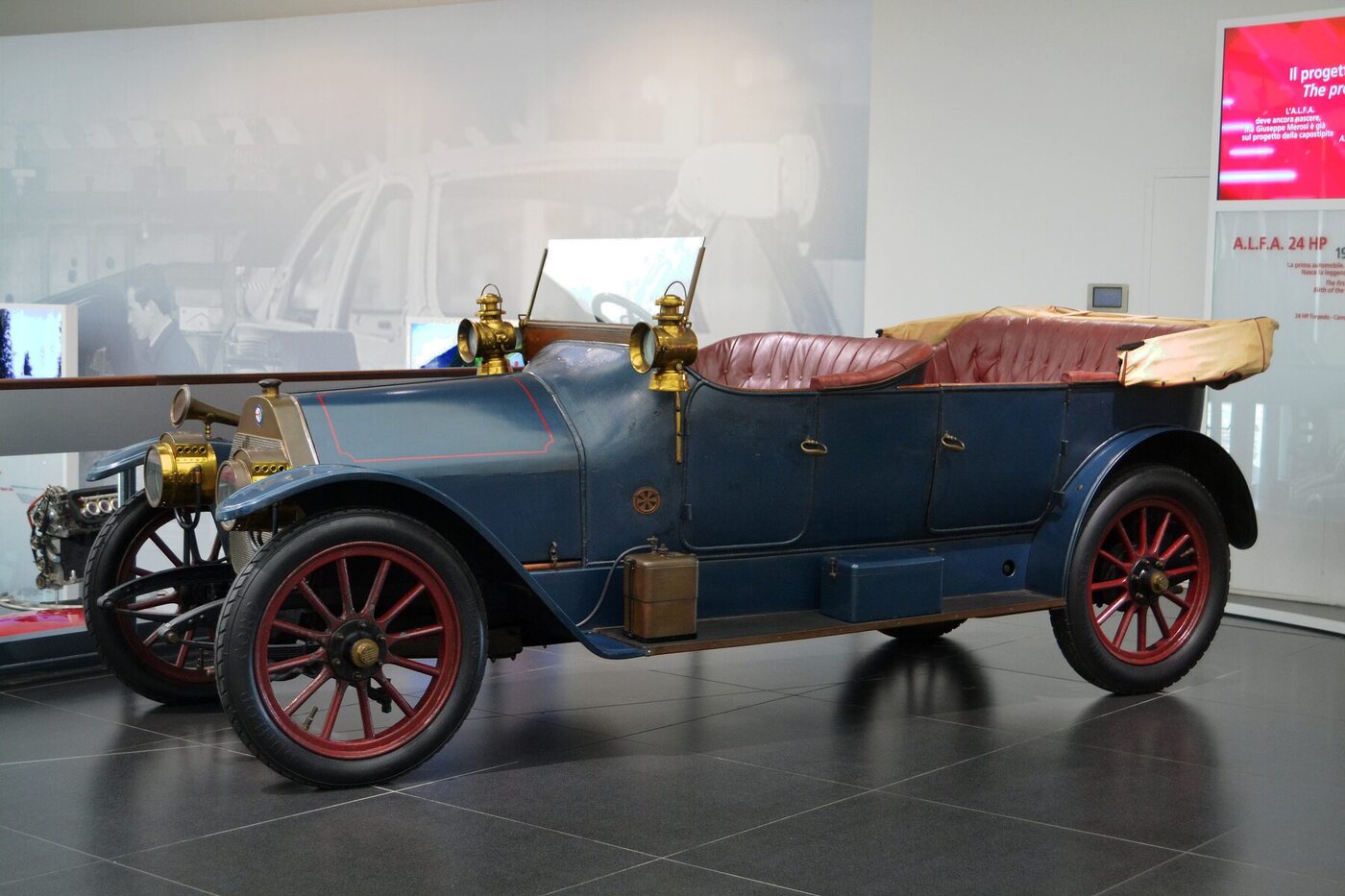 The Commons record identifies the Alfa Romeo Museum vehicle as a 1910 A.L.F.A. 24 HP.