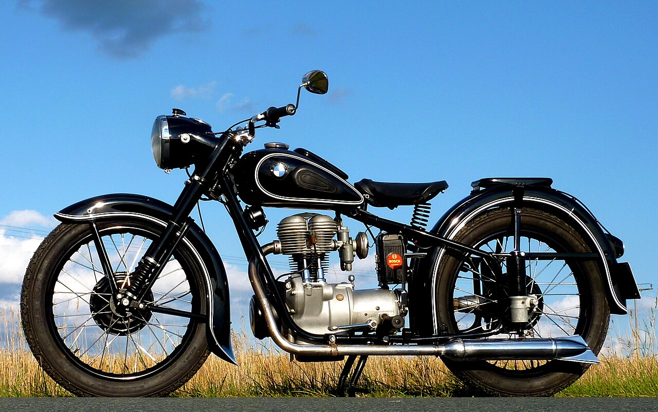 1950 BMW R 25, restored in 2009 and photographed in 2012. Restoration details and accessories may differ from factory condition.