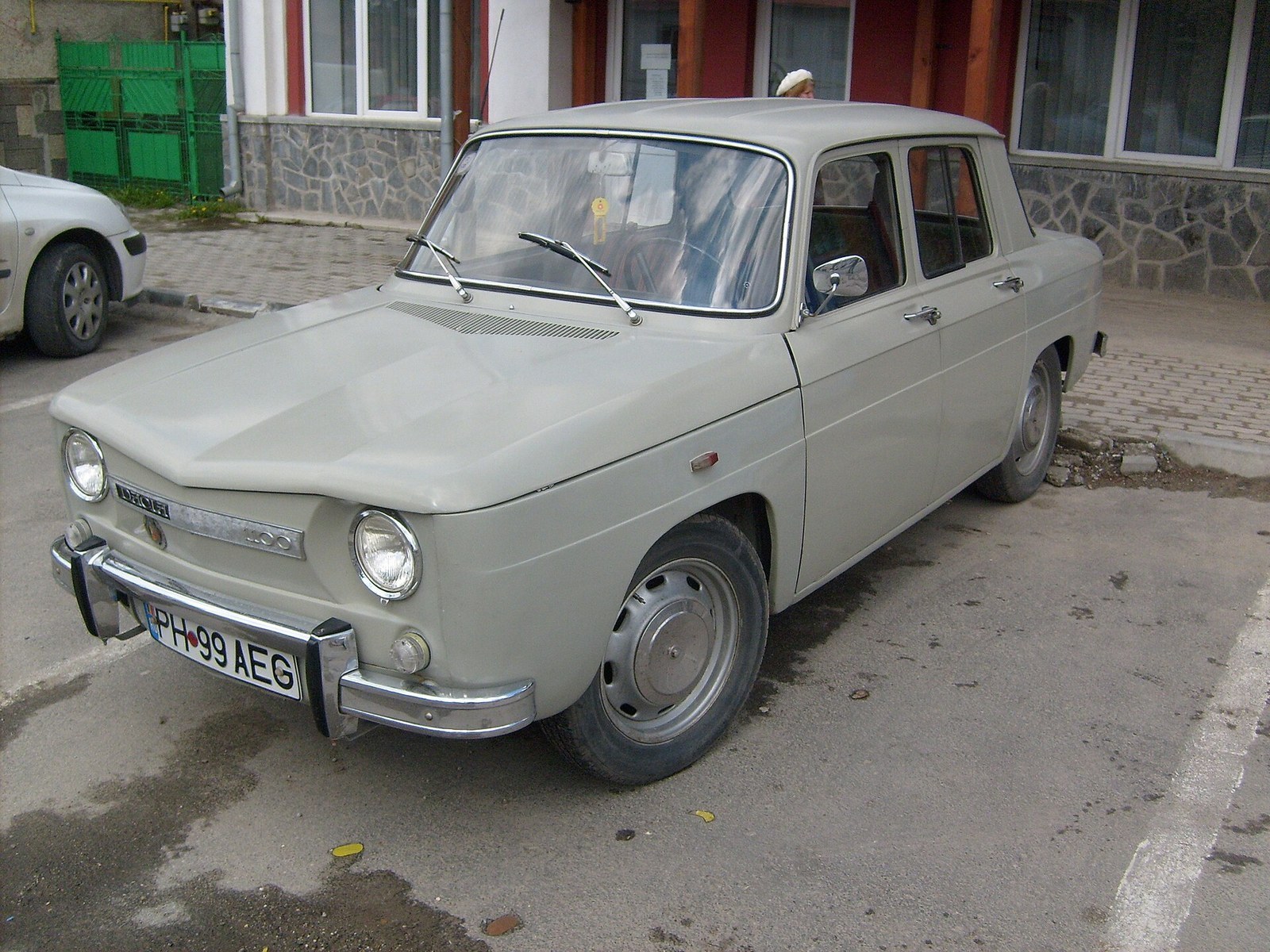 Source identifies a 1968 Dacia 1100, matching launch year and model.
