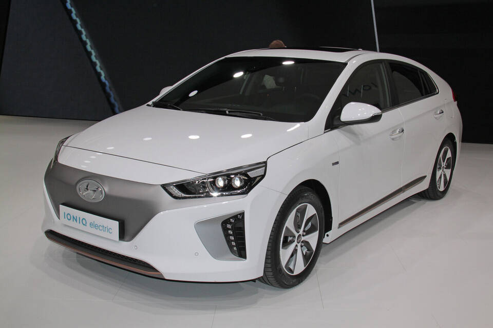 exact-model-and-year-launch-display-market-trim-unverified