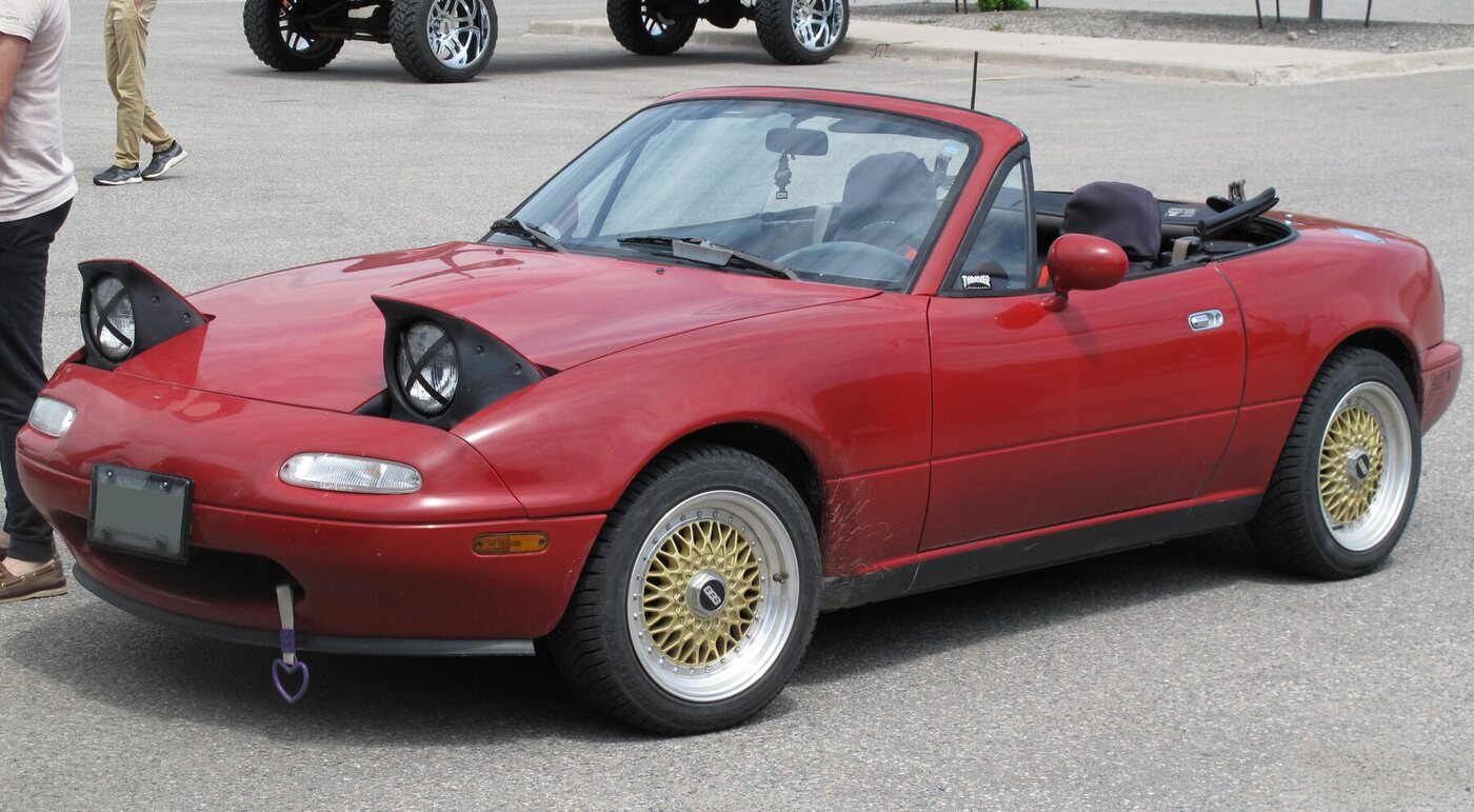 The source identifies a 1990 Mazda MX-5 Miata photographed in Canada.